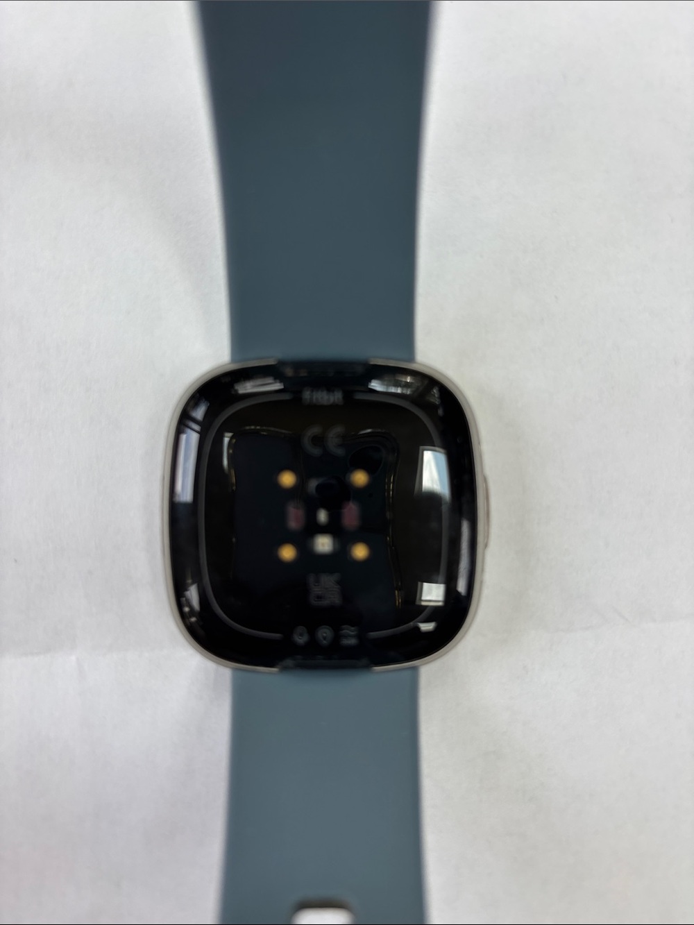Fitbit Versa 4 (Waterfall Blue/Platinum Aluminum) w/extra silicone bands - Picture 4 of 6